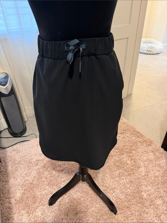 lululemon athletica Dresses & Skirts - Lululemon Black Drawstring Waist Women's Skirt size 4